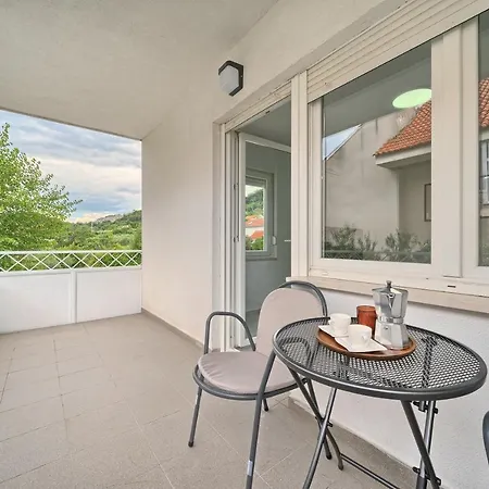 A1-luxury W Big Balcony 4 Min Walk To Split