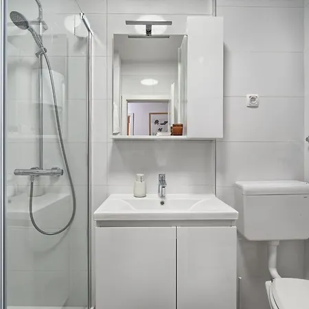 A1-luxury W Big Balcony 4 Min Walk To Apartment *