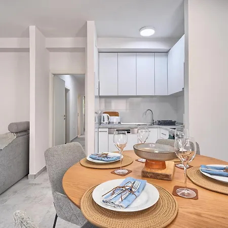 A1-luxury W Big Balcony 4 Min Walk To Apartment