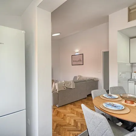 Apartment A1-luxury W Big Balcony 4 Min Walk To *