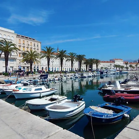 A1-luxury W Big Balcony 4 Min Walk To * Split
